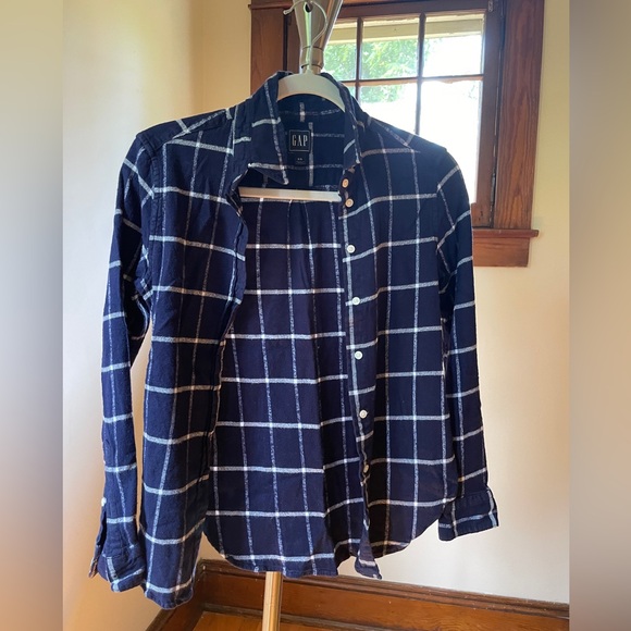 Gap Tops - Picture 1 of 6